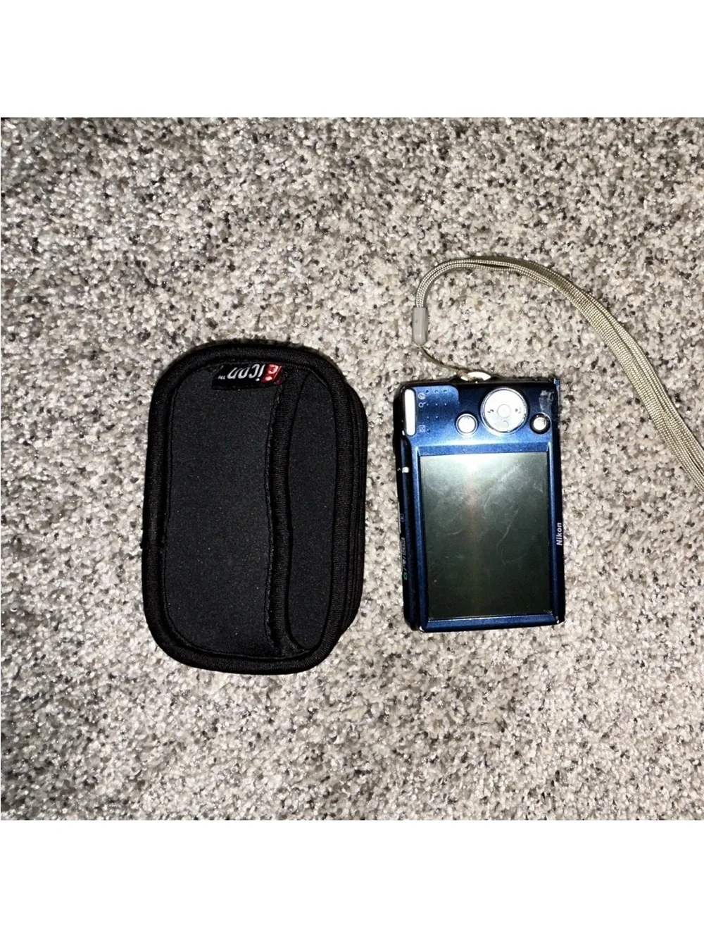 Nikon COOLPIX L18 8MP Compact Digital Camera Blue 3x Zoom 3in w/ Case Strap